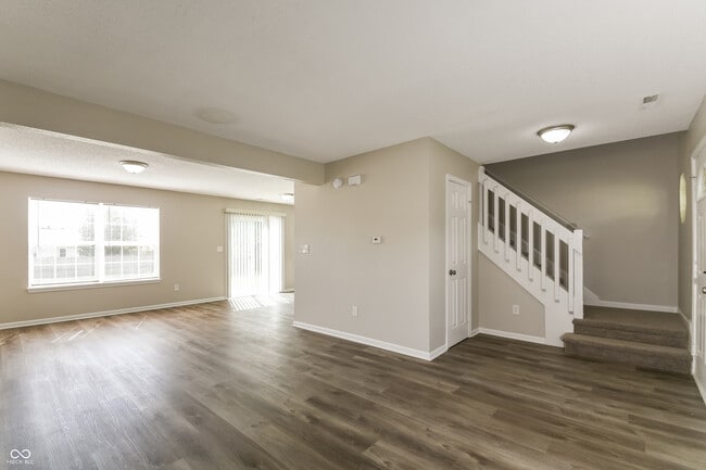 Building Photo - 265 E Pine Ridge Dr