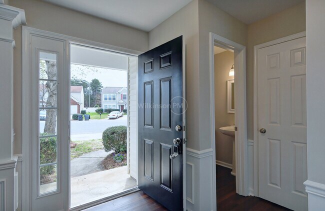 Building Photo - Beautiful 3br/2.5bth Home with Bonus Room ...