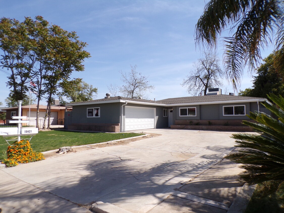 Primary Photo - 10421 Glenn St