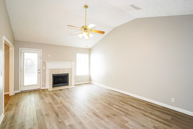 Building Photo - 1318 Eastwoods Dr