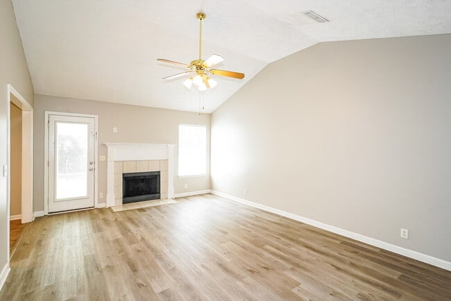 Foto del edificio - 1318 Eastwoods Dr