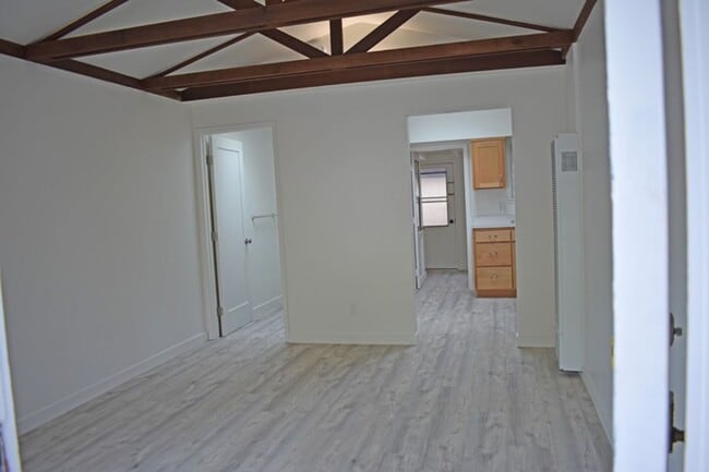 Building Photo - 432 Old Creek Rd