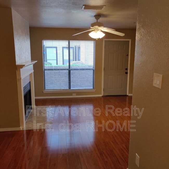 Building Photo - 3022 Forest Ln