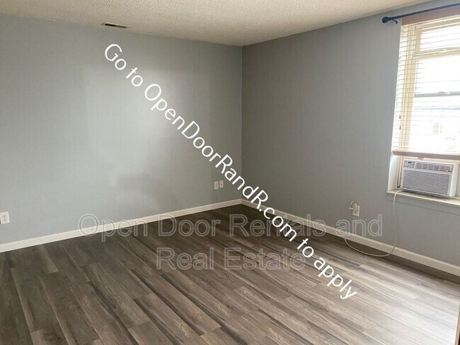 Building Photo - 3960 E Bellefontaine Rd