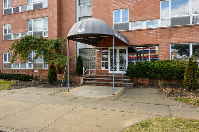 Building Photo - 205 Mineola Blvd