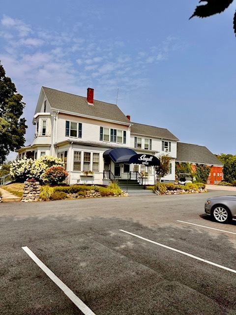 Building Photo - 1413 Post Rd