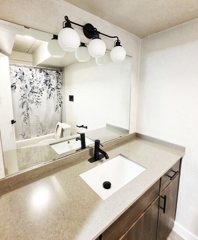 Building Photo - 5400 Memorial Dr