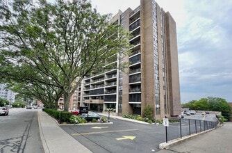 Building Photo - 44 Strawberry Hill Ave