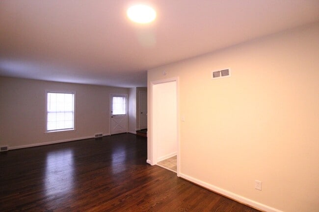 Foto del edificio - November FREE On This 2 Bedroom 1 Bath Dup...