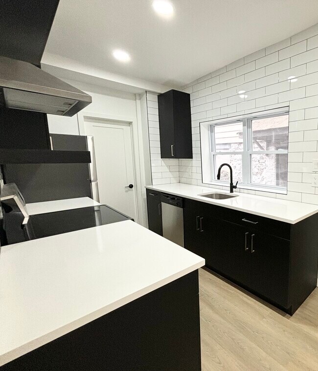 Foto del edificio - 165 W Main St