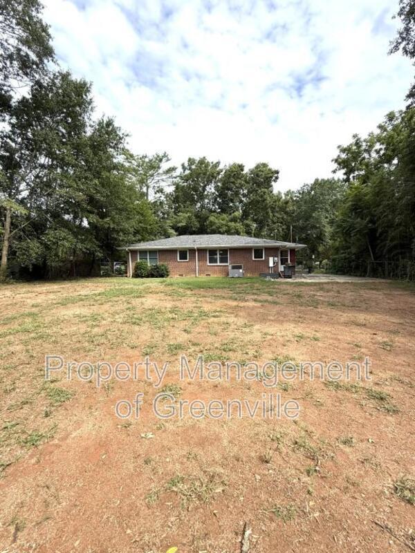 Foto del edificio - 205 W Lee Rd