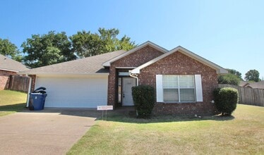 Building Photo - 400 Redbud Cir