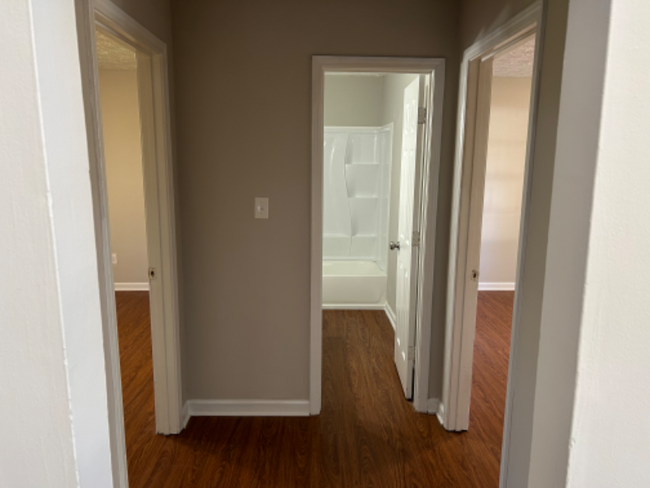 Building Photo - 135 Ashmore Ct