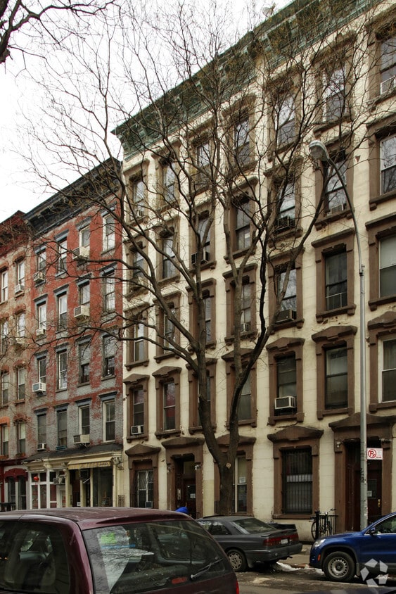 Building Photo - 233 E 5th St