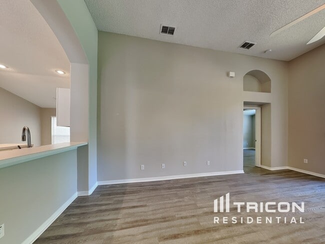 Building Photo - 29225 Birds Eye Dr