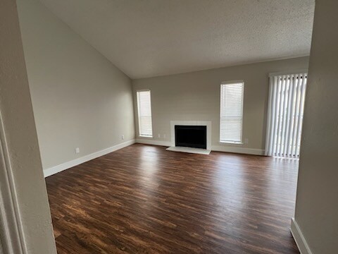 Puerta delantera AC LR.jpg - Amber Creek Apartments