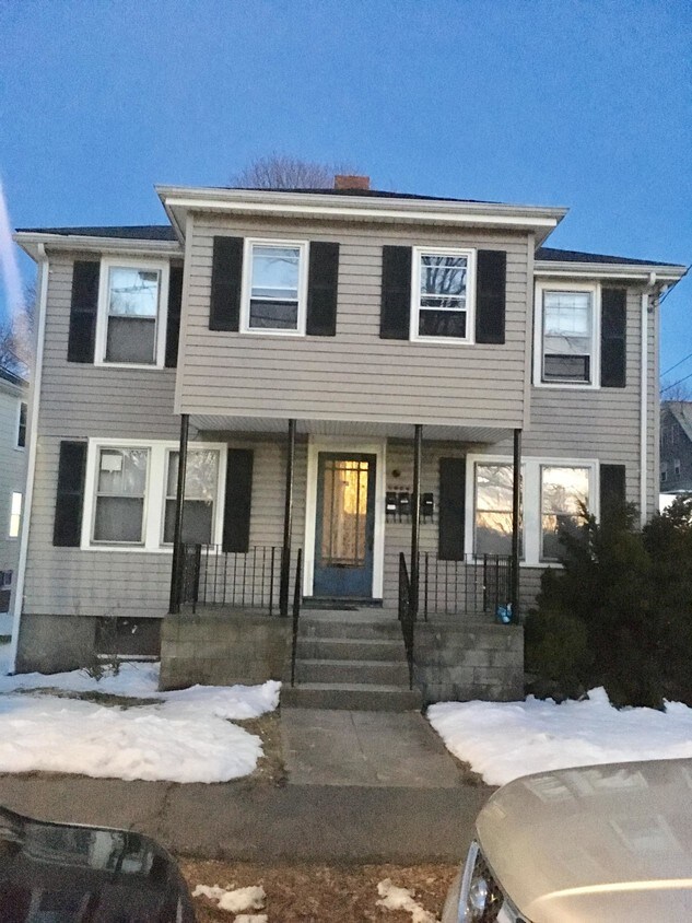 90 Brook Rd Unit 2 right, Quincy, MA 02169 Room for Rent in Quincy