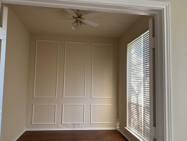 Building Photo - 309 Suncreek Dr