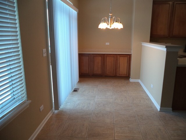 Building Photo - 2422 Claremont Ln