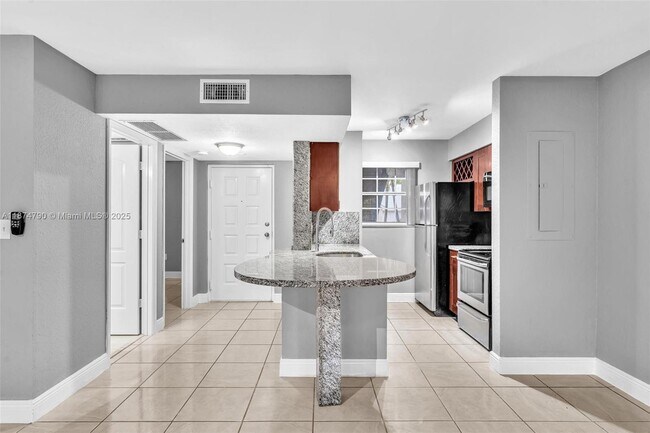 Building Photo - 2890 N Oakland Forest Dr