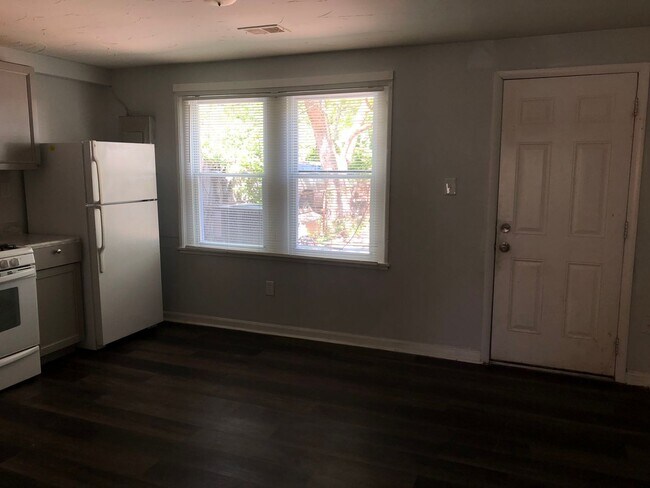 Foto del edificio - 3 Bedroom 1bath Southwest Baltimore