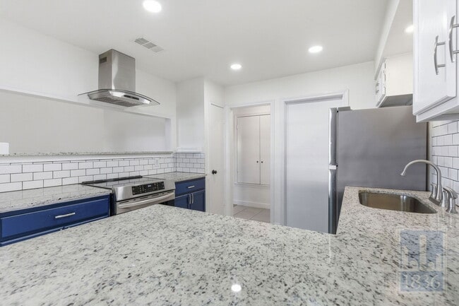 Building Photo - 2009 Sandberg Dr