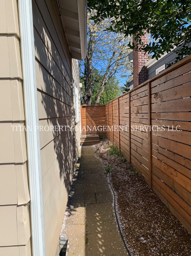 Foto del edificio - Beautiful 3BR/2BA Home in NE Portland | 1,600 Sq Ft | Private Fenced Yard | W/D Included