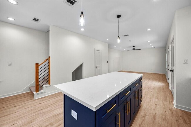 Building Photo - 5700 Elysian St