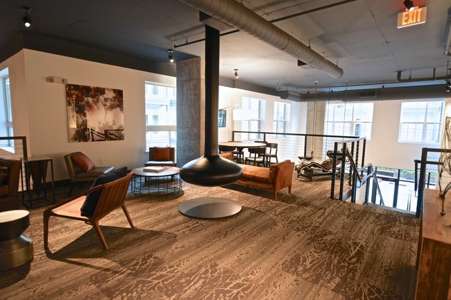 Building Photo - Bell Collier Village