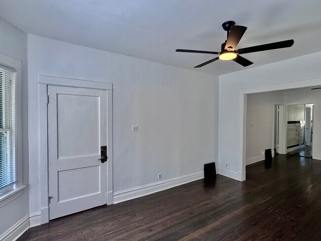 Building Photo - 2047 N Lavergne Ave