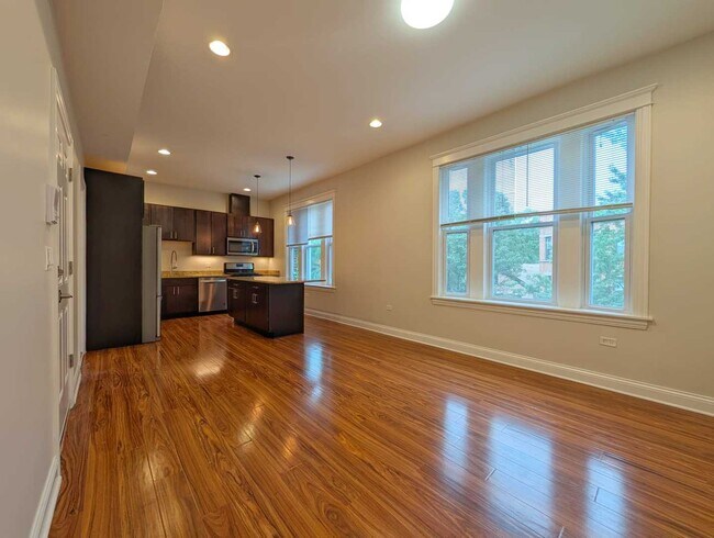 Foto del edificio - 2048 W Evergreen Ave