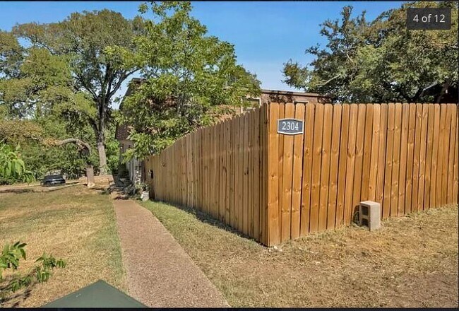 Foto del edificio - 2304 Barton Village Cir