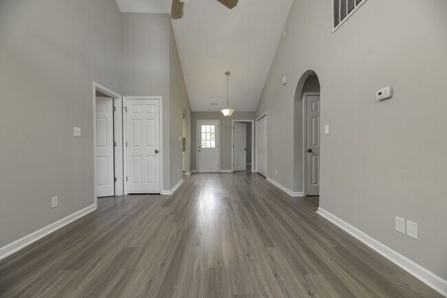Building Photo - 4804 Lakeview Road, Charlotte, NC 28216