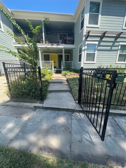 Building Photo - 4705 Park Dr
