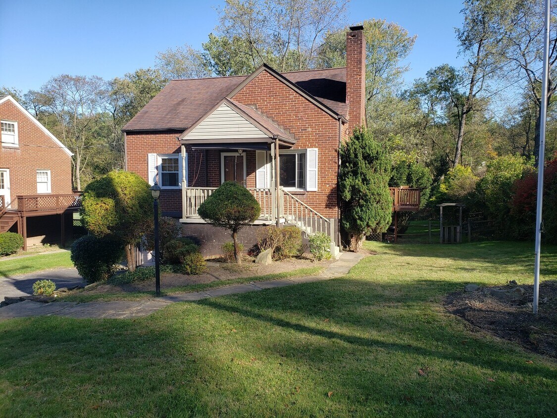Primary Photo - Newly Renovated 3 Bedroom Home! - Bethel Park