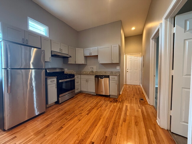 Photo - 5906 S La Salle St Apartment