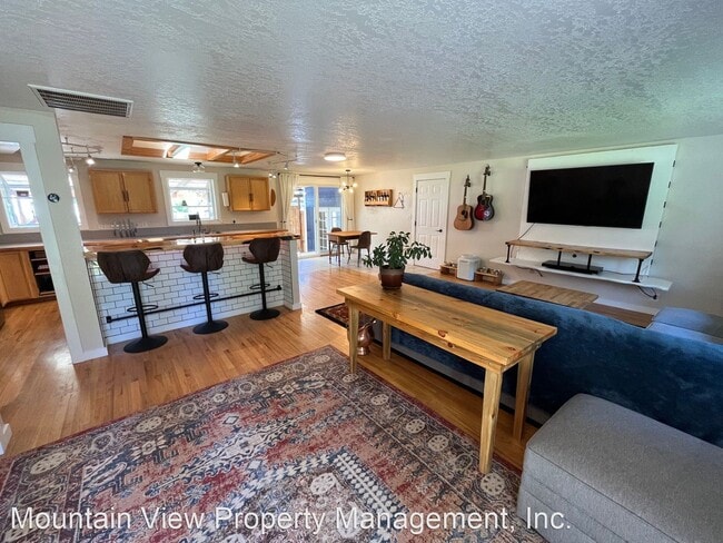 Building Photo - 3 br, 2.5 bath House - 60833 Defiance St.