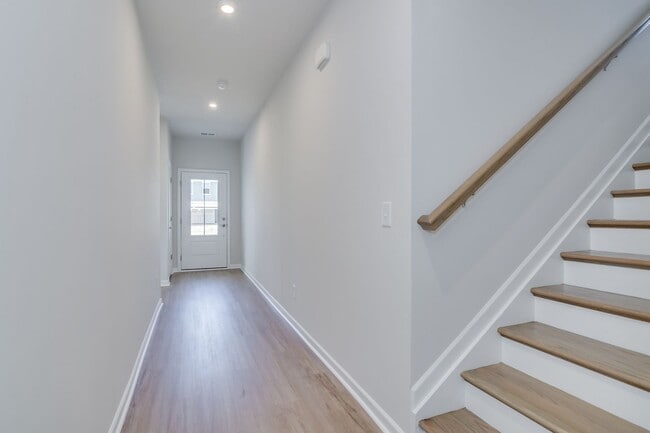 Foto del edificio - Stunning 4-Bedroom, 3-Bath New Construction Home with Master on Main and Upstairs Retreat