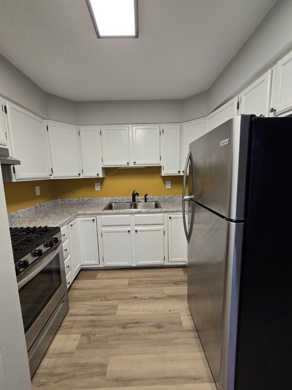 Building Photo - 606 Broad St