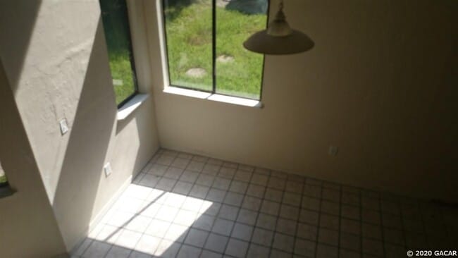 Building Photo - 2707 NW 4 Pl