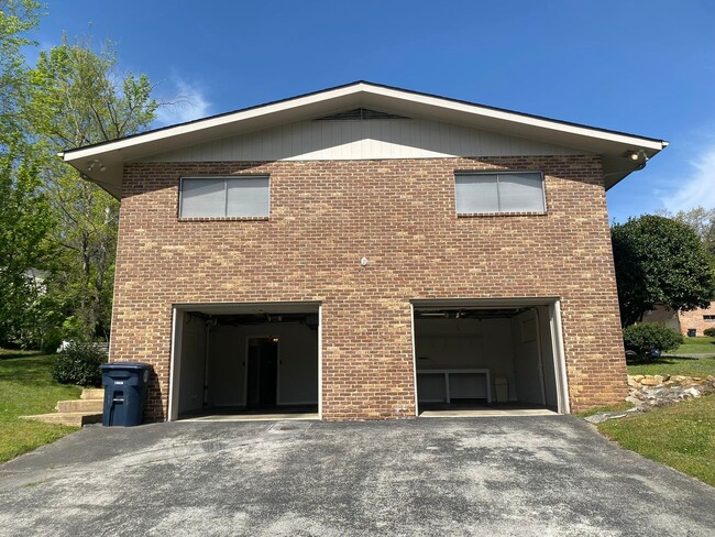 Building Photo - 3416-3418 Gail Dr