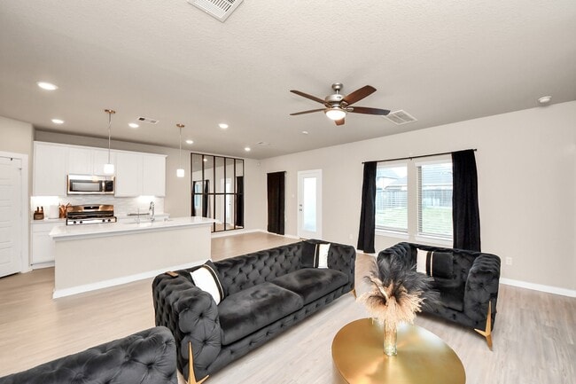 Building Photo - 21034 Sunny Ravine Dr
