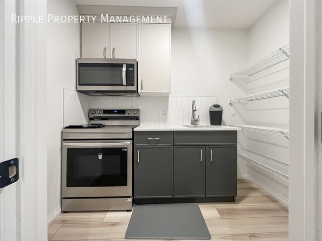 Photo du bâtiment - Fantastic 3 Beds, 3 Baths Single- Family |...