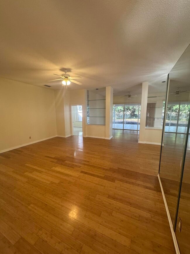 Foto del edificio - 900 Bear Island Cir