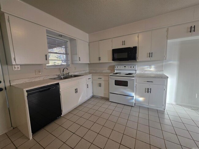 Building Photo - 600 Witts Dr