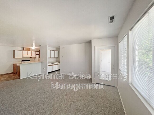 Building Photo - 6799 W Overland Rd