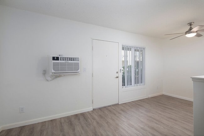 Interior Photo - Aztec Pacific Apartments