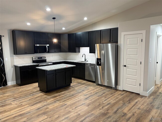 Foto del edificio - 28718 Woodland Heights Dr