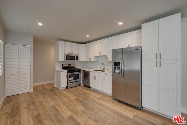 Foto del edificio - 4703 W St Charles Pl