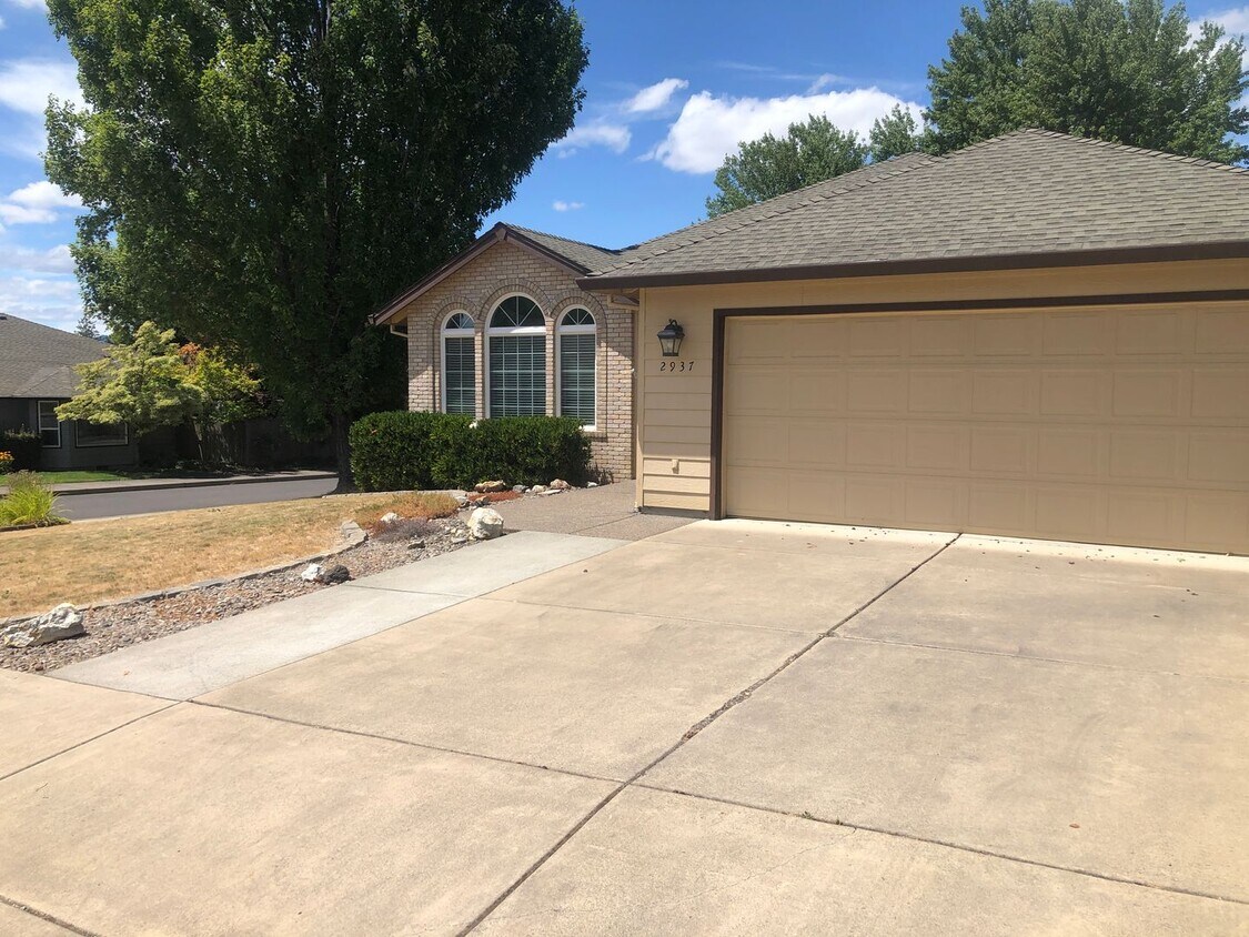 Building Photo - Coming Soon... Well-Maintained 3 Bedroom Home with RV Parking!